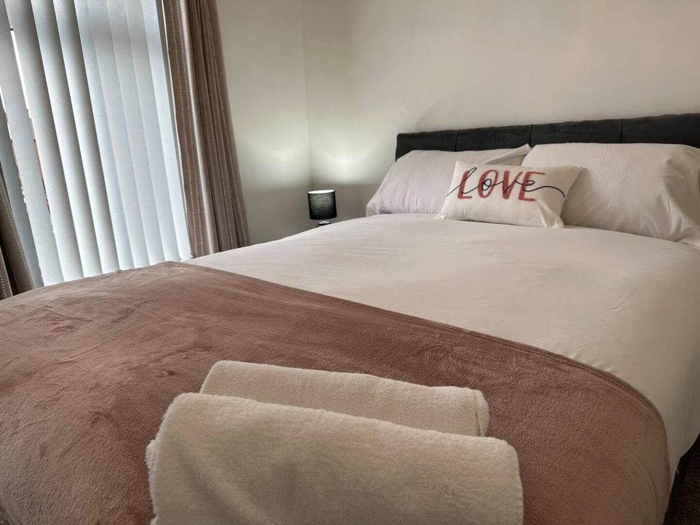 2Br Stylish Ormeau Road House Villa Белфаст Екстериор снимка